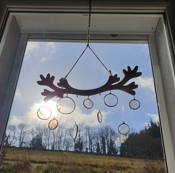 Un vitrail suspension Noël Tiffany